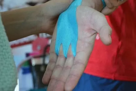 Кинезио-тейп шелковый BBalance BBTape Ice (5см*5м) голубой