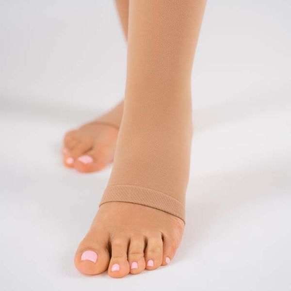 Чулки компрессионные Evolution ТК.930 унисекс 2 класс компрессии с открытым носком и гладкой резинкой на широкое бедро цвет бежевый